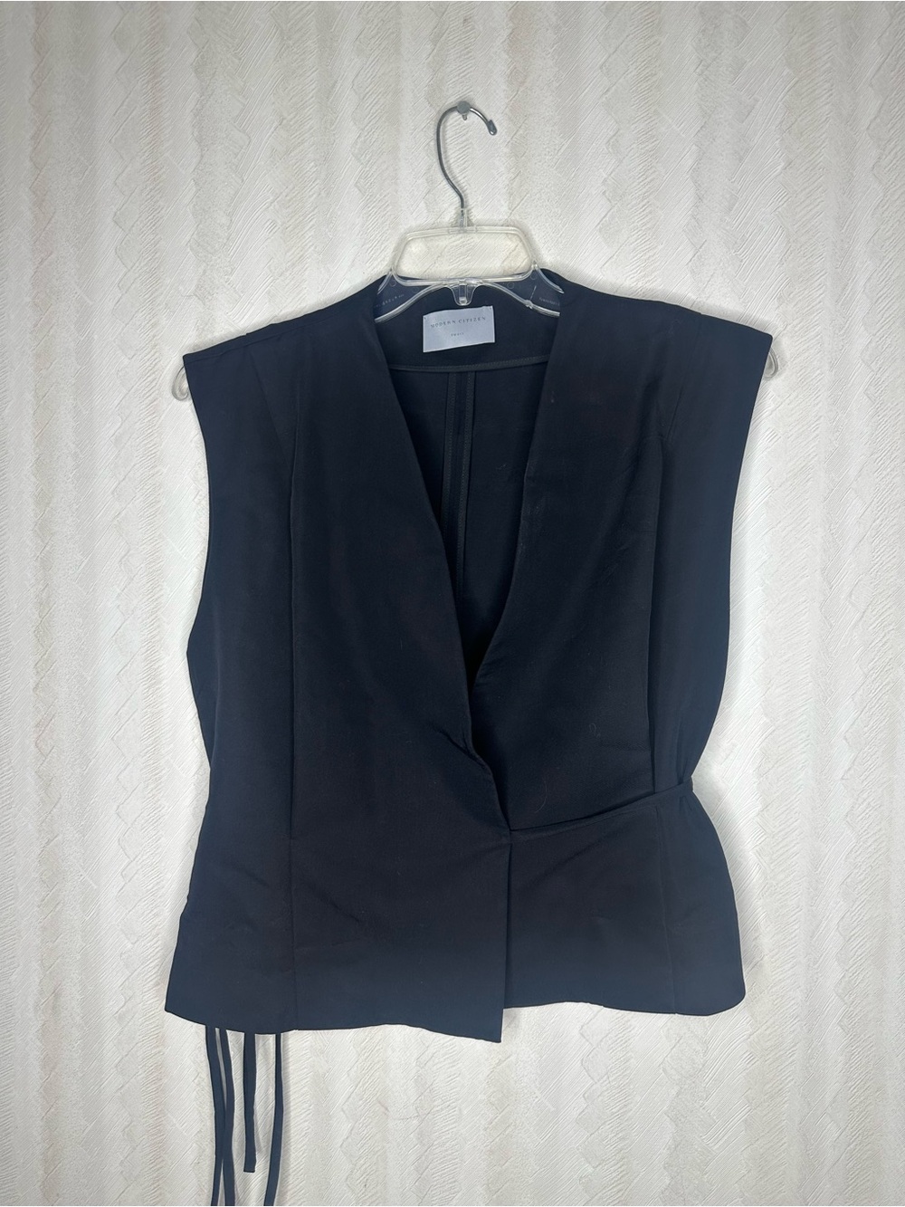 🔥 MODERN CITIZEN Sleeveless Black V-Neck WRAP Top size small